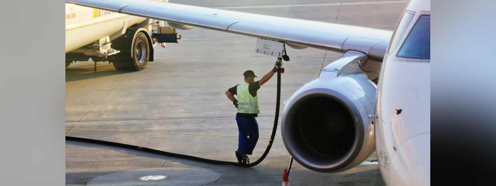 ගුවන් ටිකට්පත් මිල ඉහළ දැමීමේ තීරණයක